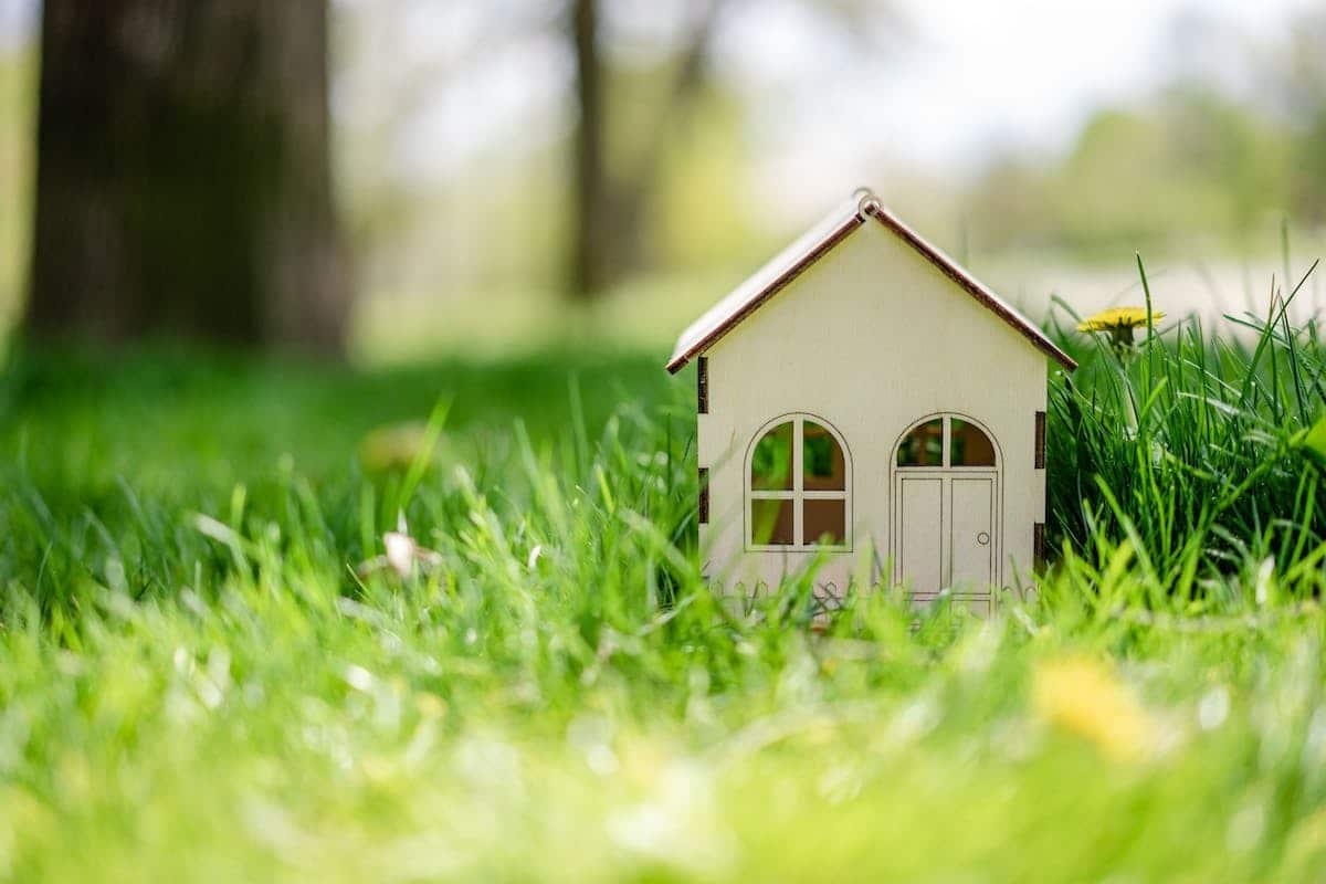Diversification financière durable : misez sur l’investissement immobilier écologique