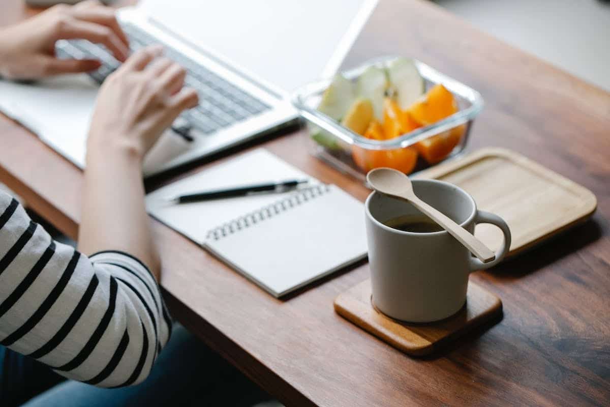 Adopter un mode de vie eco-responsable en informatique : les clés de la transition durable pour une famille